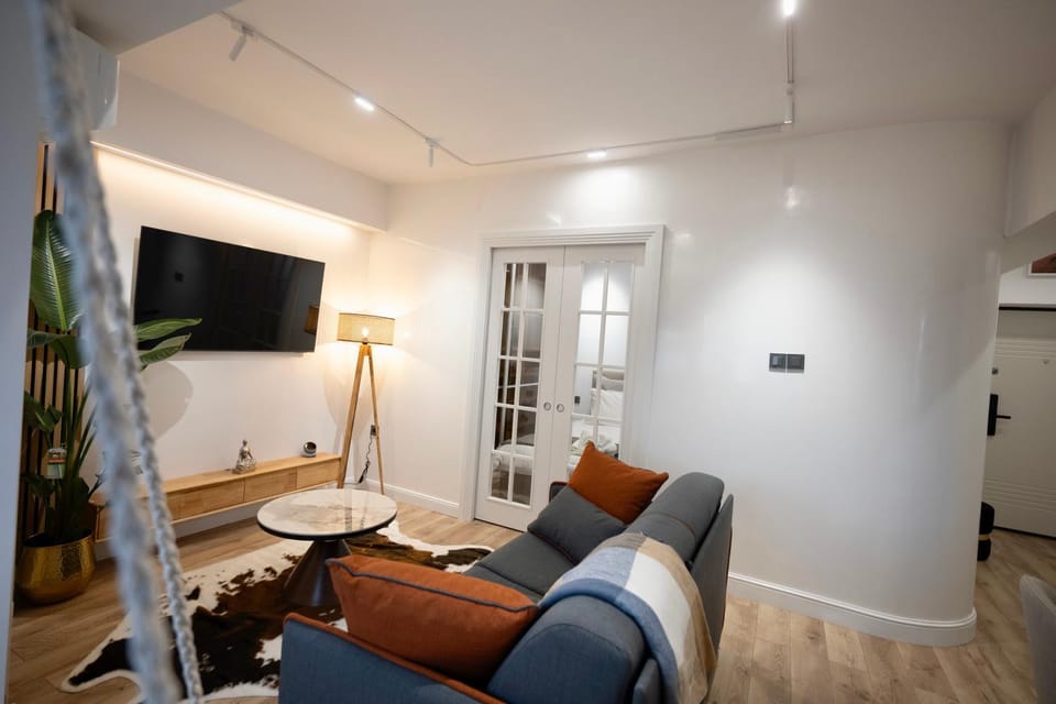 TV and multimedia, Living room, Seating area