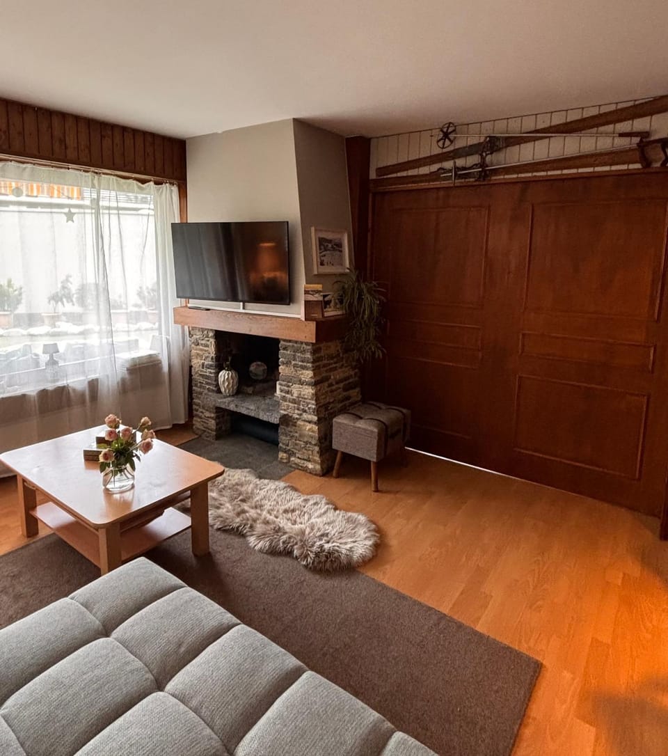 Charmant appartement hyper central, idéal pour couple ou petite famille, parking couvert Apartment in Crans-Montana