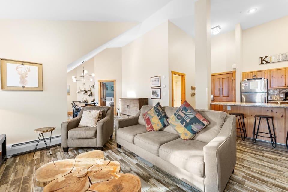 Day, Living room, Seating area, fireplace, furniture, kitchen