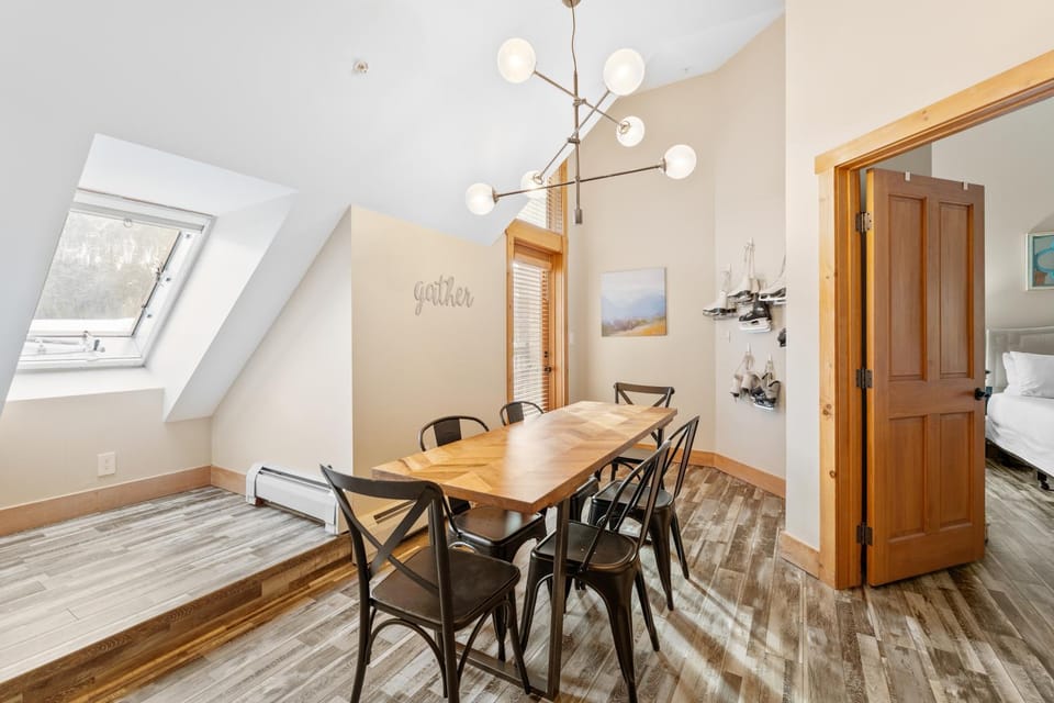 Day, Dining area, furniture