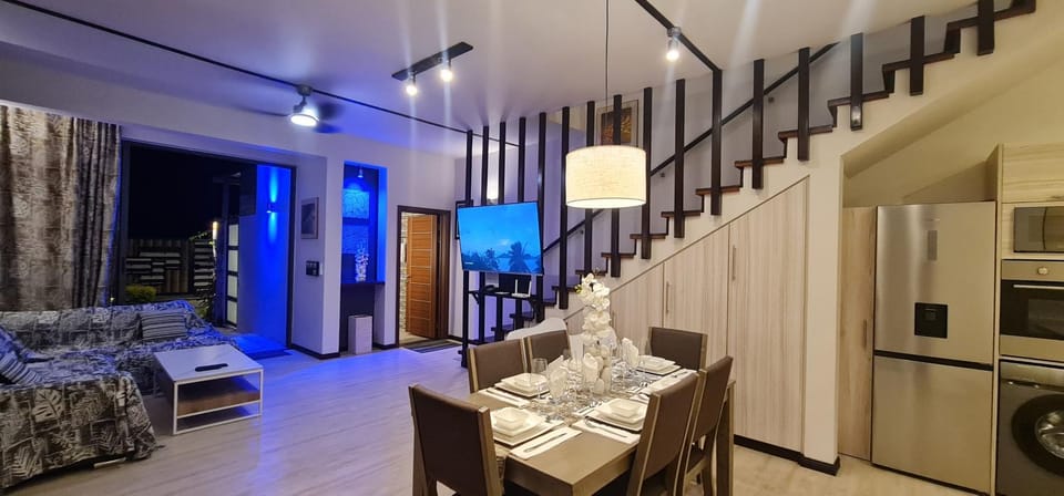 TV and multimedia, Living room, Seating area, Dining area