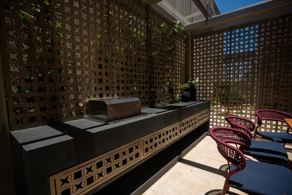 Property building, Day, Garden, Area and facilities