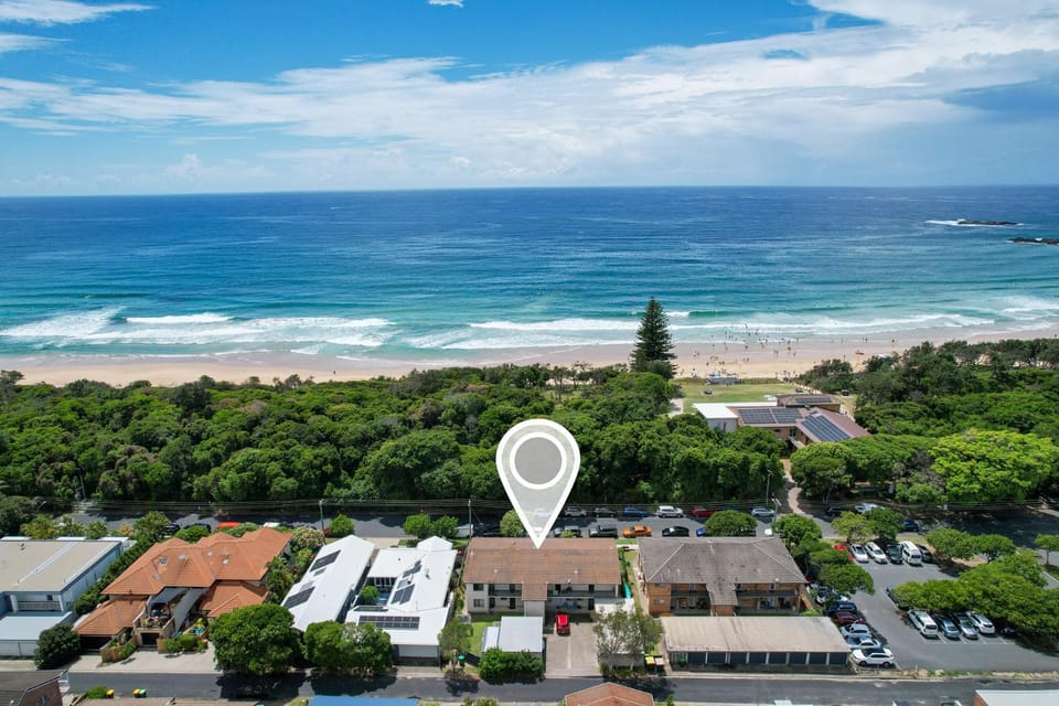 Property building, Nearby landmark, Neighbourhood, Bird's eye view, Beach, Location