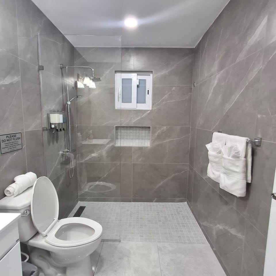 Caribbean Breeze-4 bedroom 4 ensuite bathrooms Villa in Oranjestad