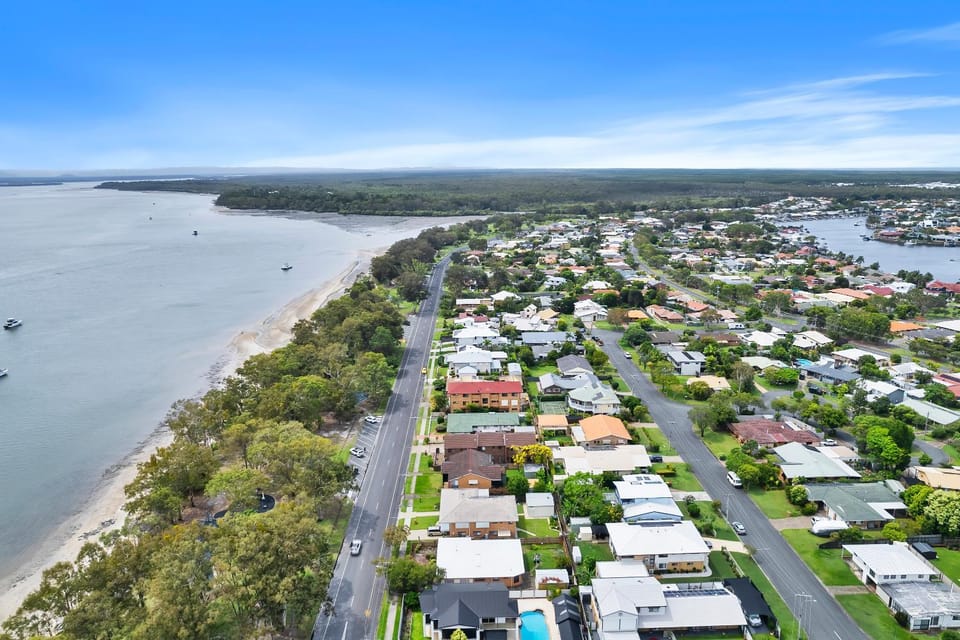 Banksia Beach Views! House in Brisbane