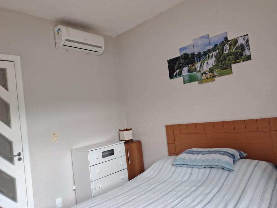 Bedroom, air conditioner
