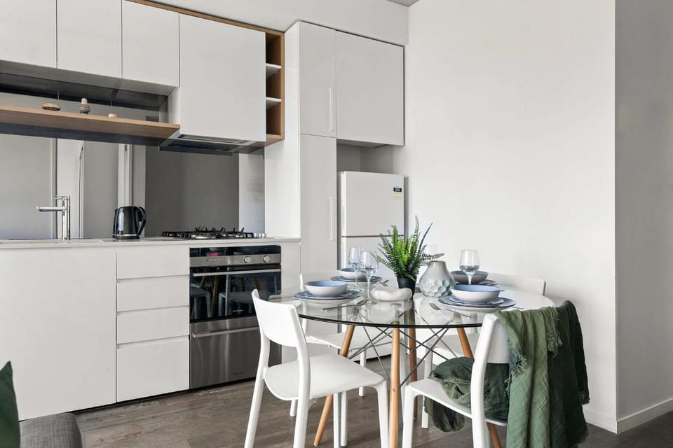 Stylish 2BR Apartment with Panoramic City Views Apartment in Melbourne