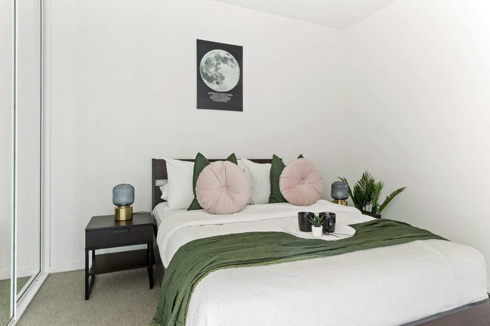 Stylish 2BR Apartment with Panoramic City Views Apartment in Melbourne