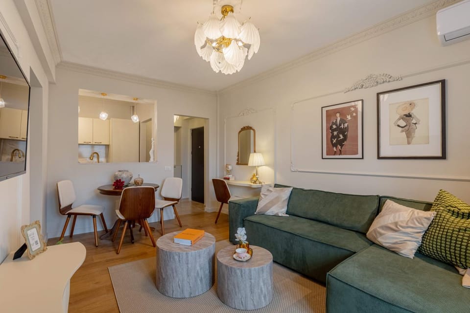 Living room, Seating area, air conditioner