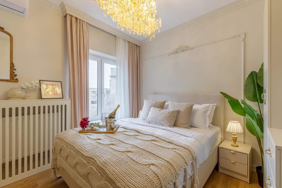 Bed, Photo of the whole room, Bedroom, internet, towels, air conditioner