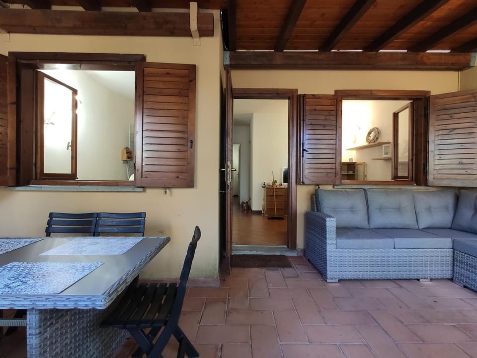Patio, Dining area