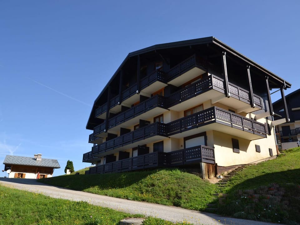 Appartement moderne proche pistes, 6 pers, balcon sud, animaux admis, parking, wifi - FR-1-505-214 Apartment in Notre-Dame-de-Bellecombe