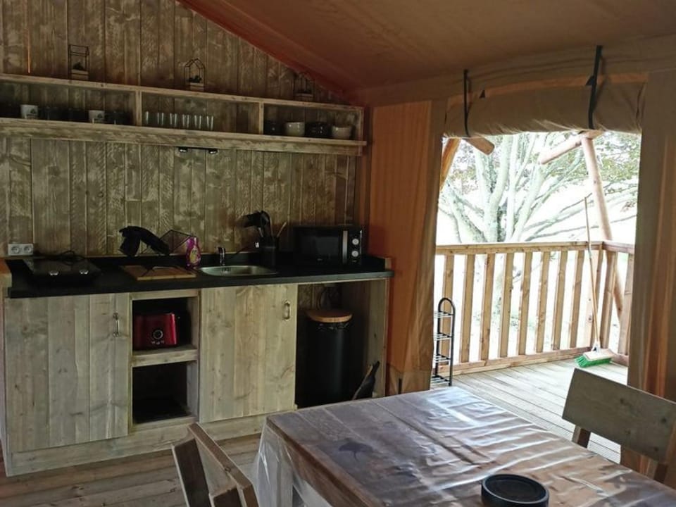 Cabane Trappeur Lodge avec Jacuzzi et Ferme Pédagogique - FR-1-410-458 House in Centre-Val de Loire