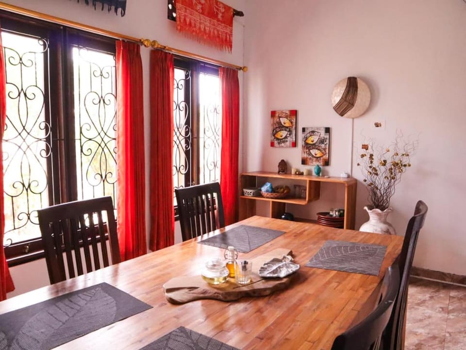 Seating area, Dining area