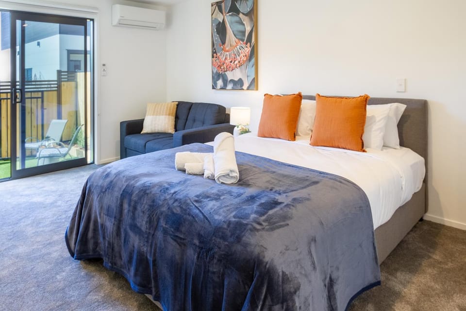 Bed, Photo of the whole room, Bedroom, towels, air conditioner
