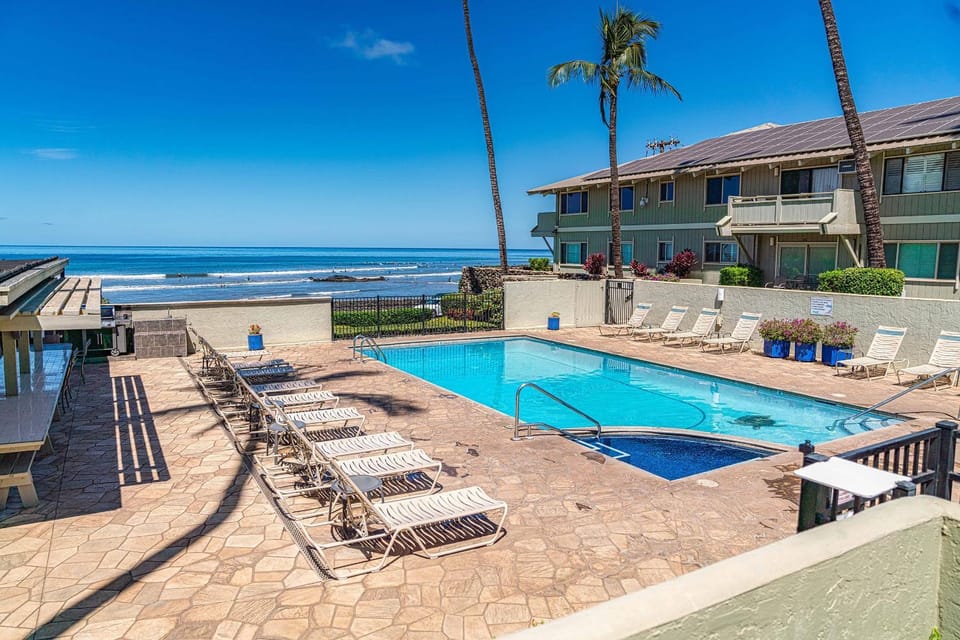 Shores of Maui 215 - Dramatic Ocean Views, Steps to the Beach, Renovated, AC! House in Kihei