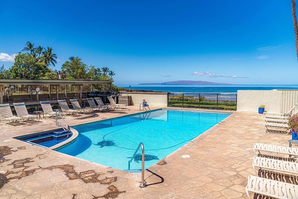 Shores of Maui 215 - Dramatic Ocean Views, Steps to the Beach, Renovated, AC! House in Kihei