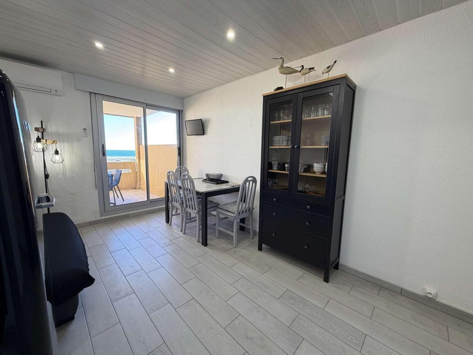 Port Leucate: T2 climatisé, 4 pers, parking, proche plage - FR-1-81-626 Apartment in Leucate
