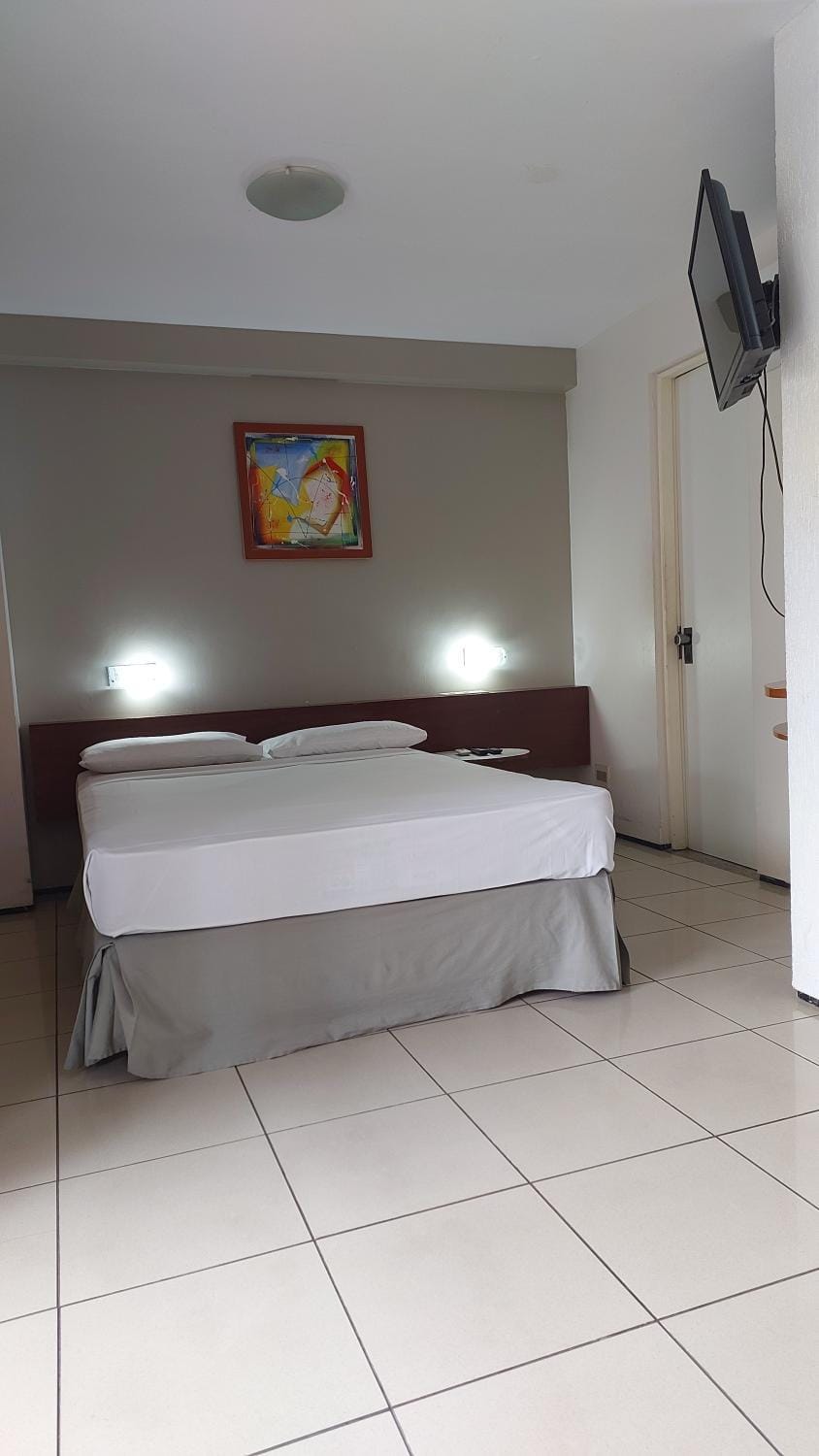 TV and multimedia, Photo of the whole room, Bedroom