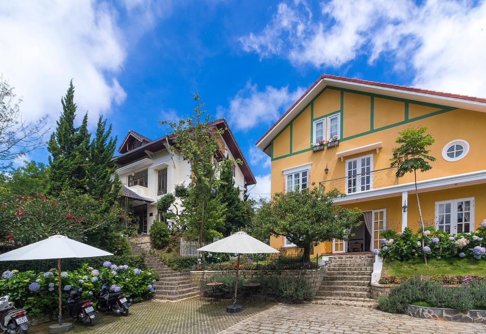 Facade/entrance, Garden view