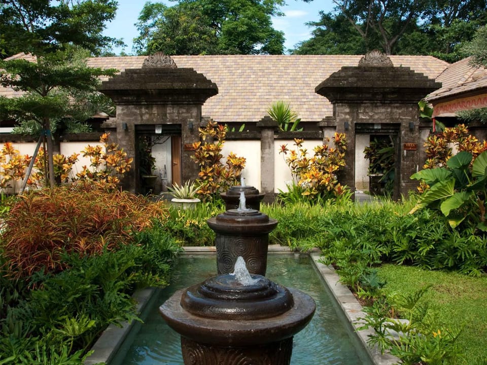 Facade/entrance, Garden