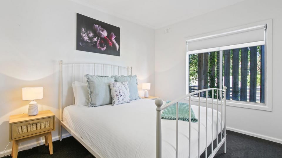 Beach Trail Retreat - Cosy Coastal Family Stay Apartment in Lakes Entrance