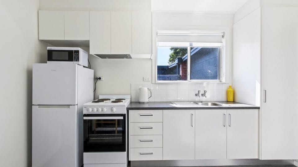 Beach Trail Retreat - Cosy Coastal Family Stay Apartment in Lakes Entrance