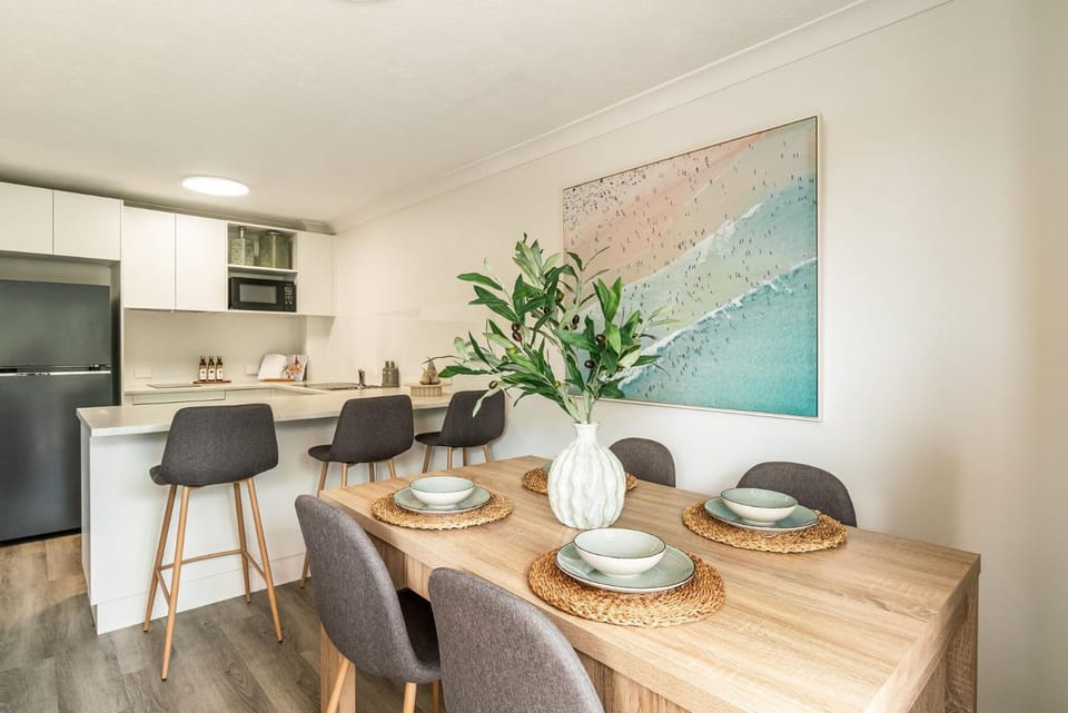Kitchen or kitchenette, Seating area, Dining area, oven, stove, toaster