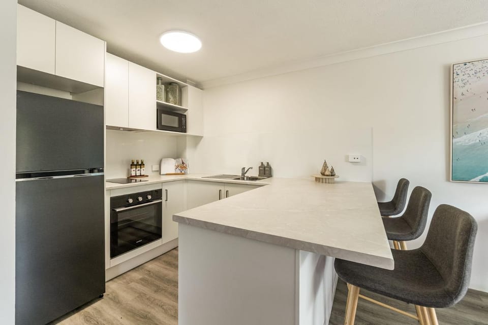 Kitchen or kitchenette, Dining area, oven, stove