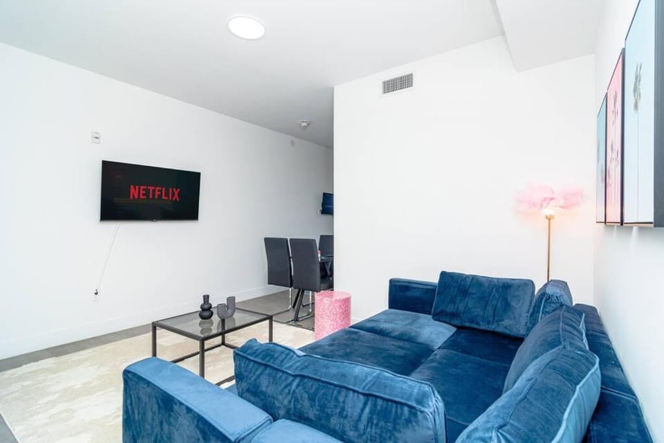 Modern 1BR Suite with King Bed Near Brickell, Downtown & Wynwood Apartment in Miami