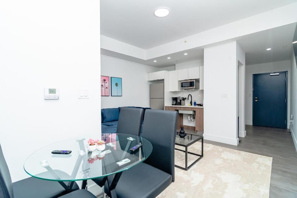Modern 1BR Suite with King Bed Near Brickell, Downtown & Wynwood Apartment in Miami