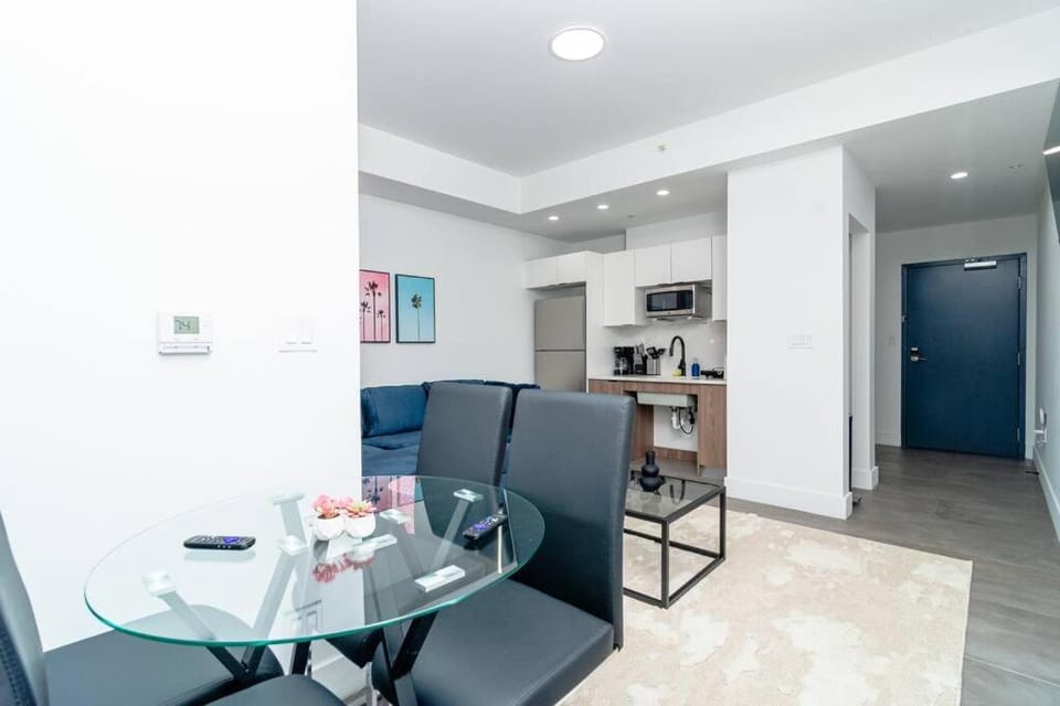 Modern 1BR Suite with King Bed Near Brickell, Downtown & Wynwood Apartment in Miami