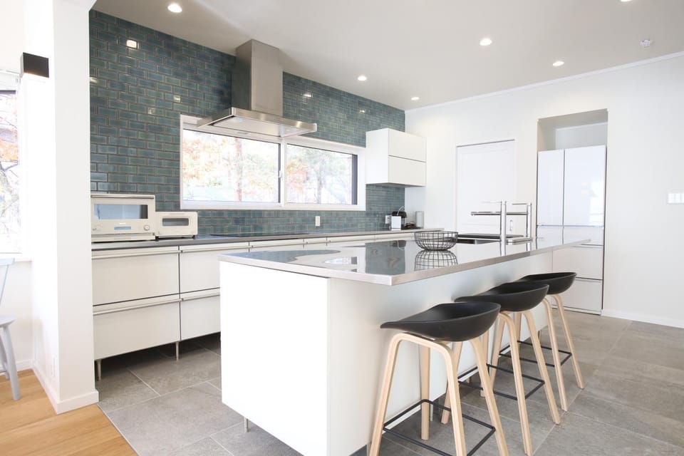 Kitchen or kitchenette, dishwasher, oven, stove