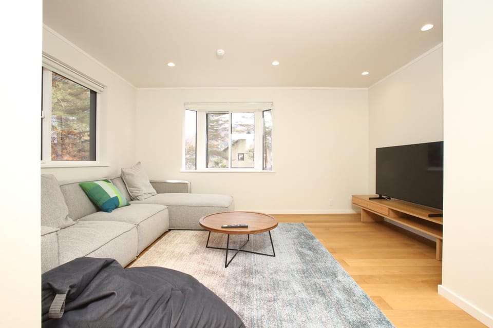 Living room, Photo of the whole room, Seating area