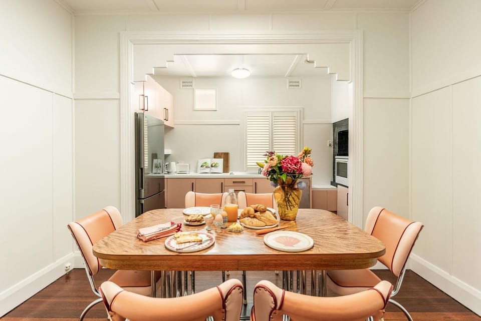 Kitchen or kitchenette, Seating area, Dining area
