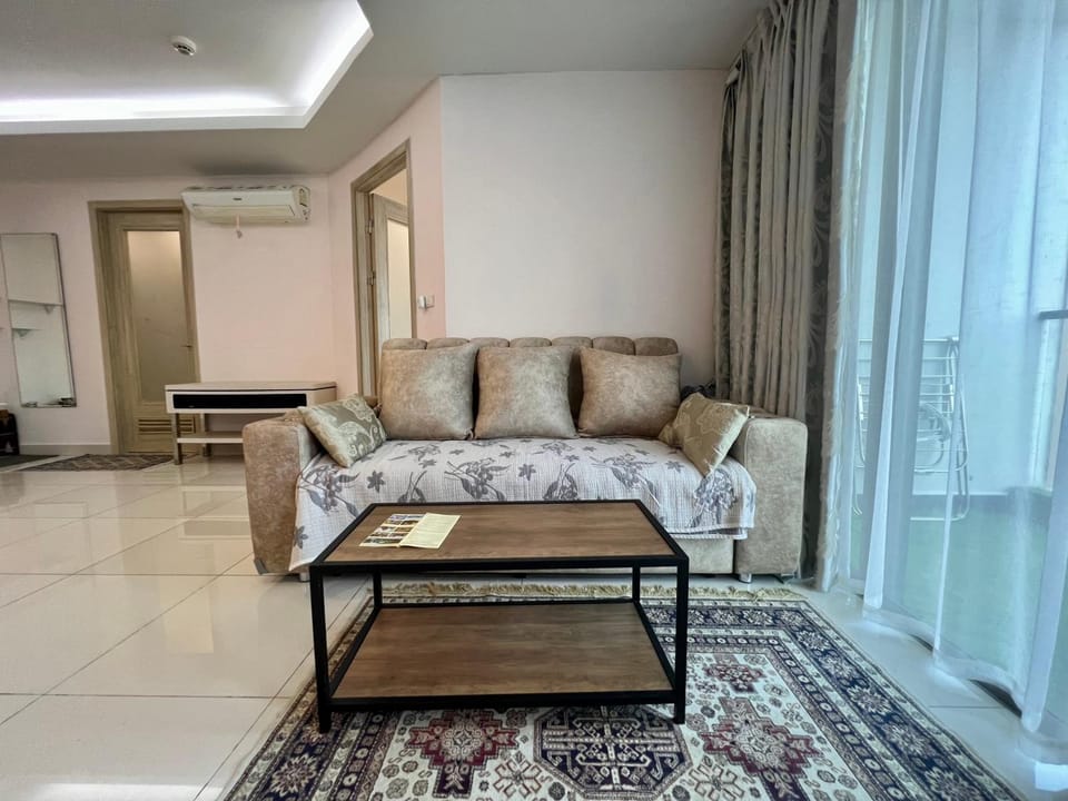Living room, Seating area, air conditioner