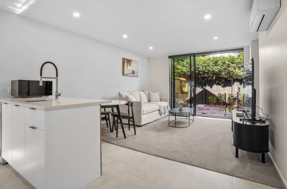 TV and multimedia, Kitchen or kitchenette, Living room, Dining area