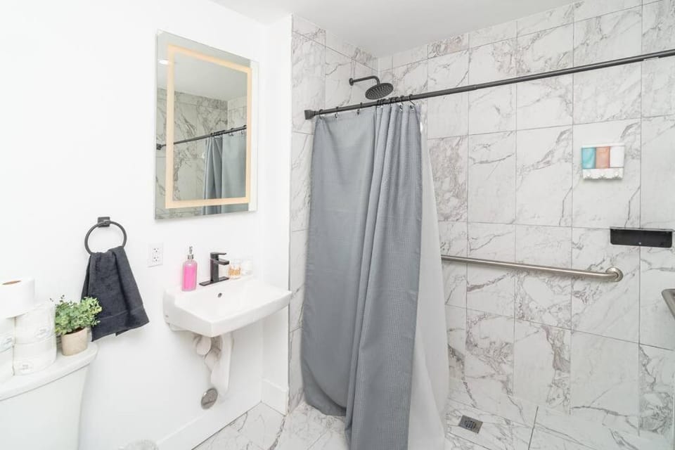 Prime Miami Retreat with King Bed Near Brickell & Marlins Park Apartment in Miami