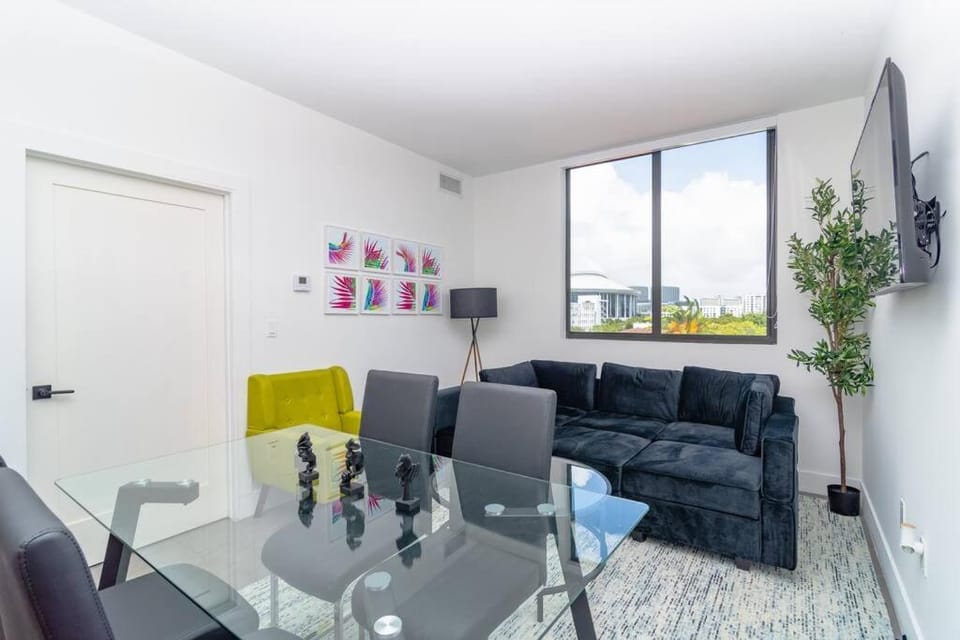TV and multimedia, Living room, Seating area, Dining area