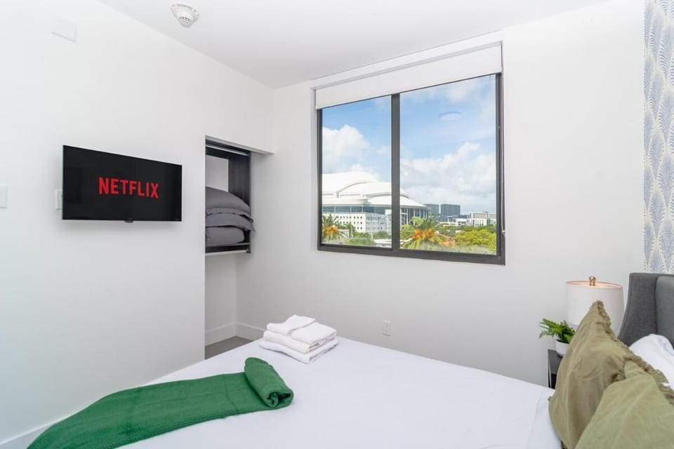 Miami City Escape 2BR Suite Near Brickell & The Beach Sleeps 6 Guests Apartment in Miami