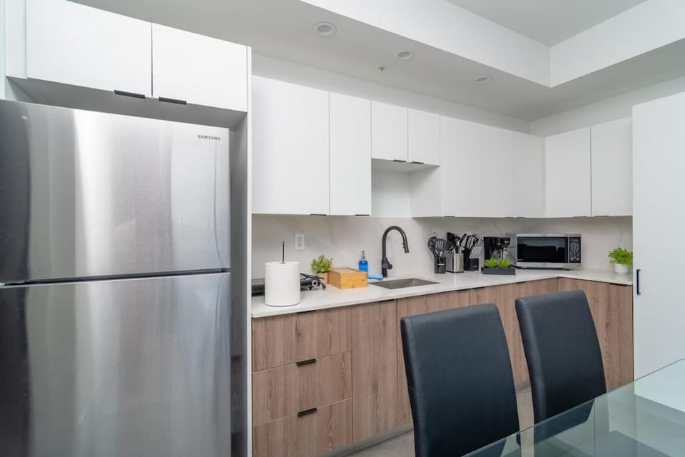 Miami City Escape 2BR Suite Near Brickell & The Beach Sleeps 6 Guests Apartment in Miami