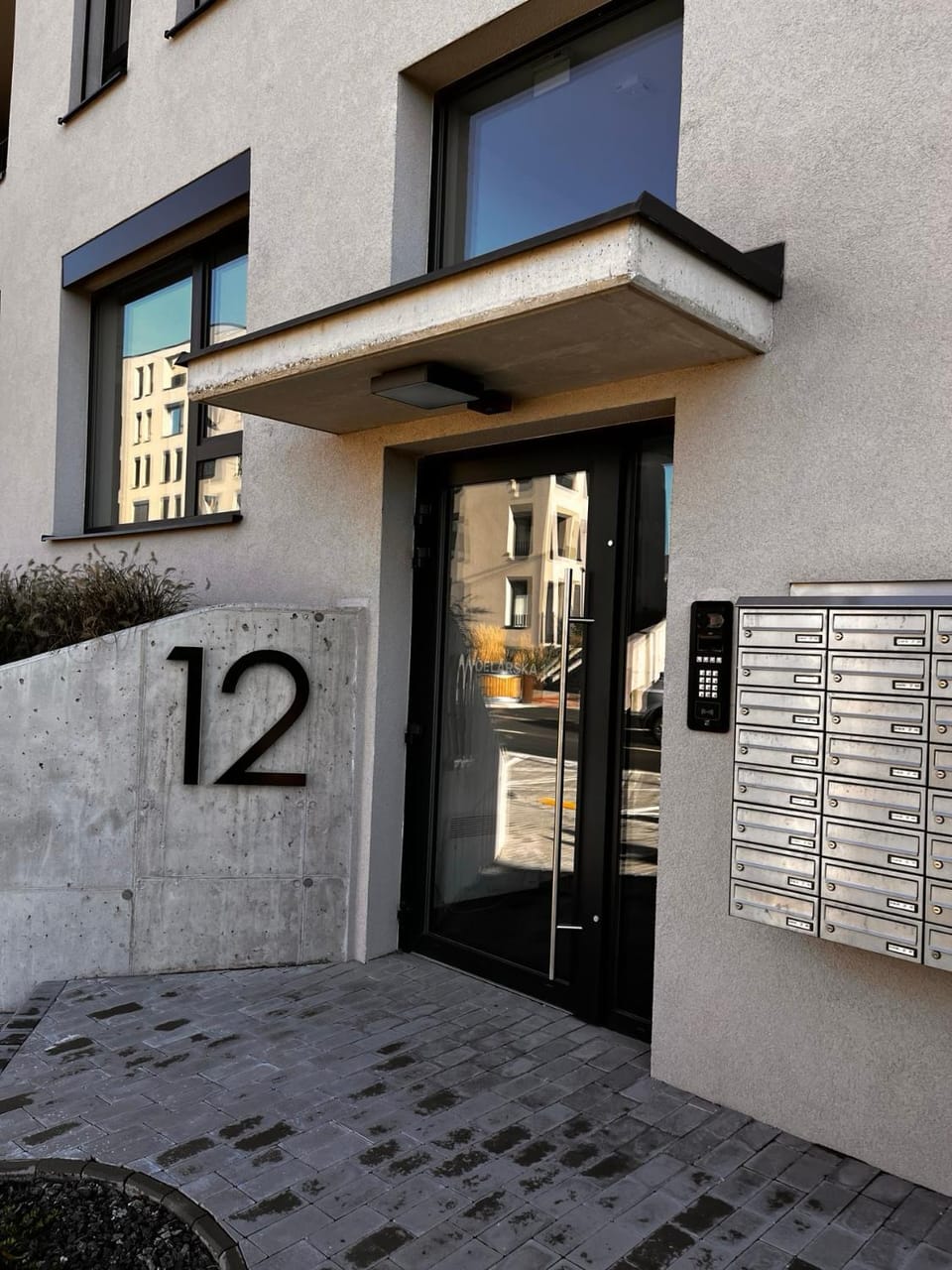Facade/entrance