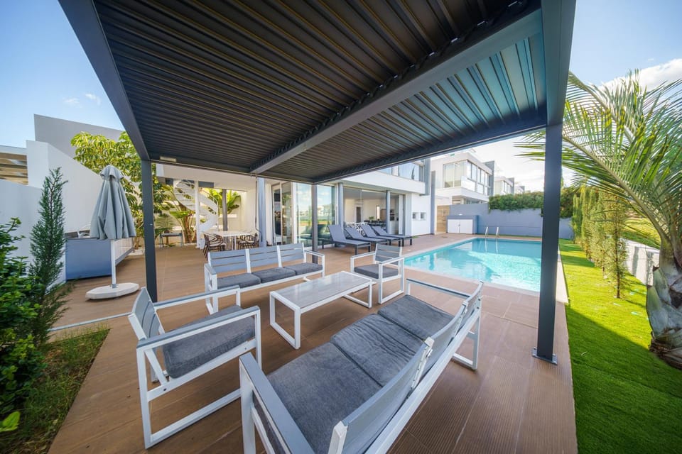 Patio, Day, Pool view, Swimming pool, sunbed