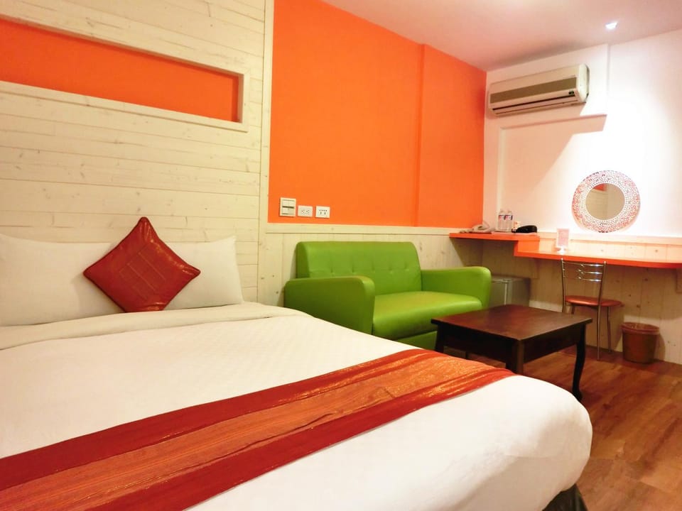 Toilet, Hot Tub, TV and multimedia, Photo of the whole room, bunk bed