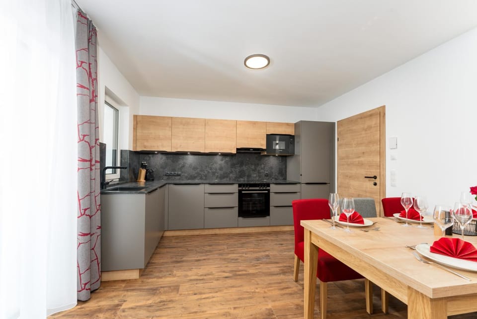 Kitchen or kitchenette, Dining area, stove