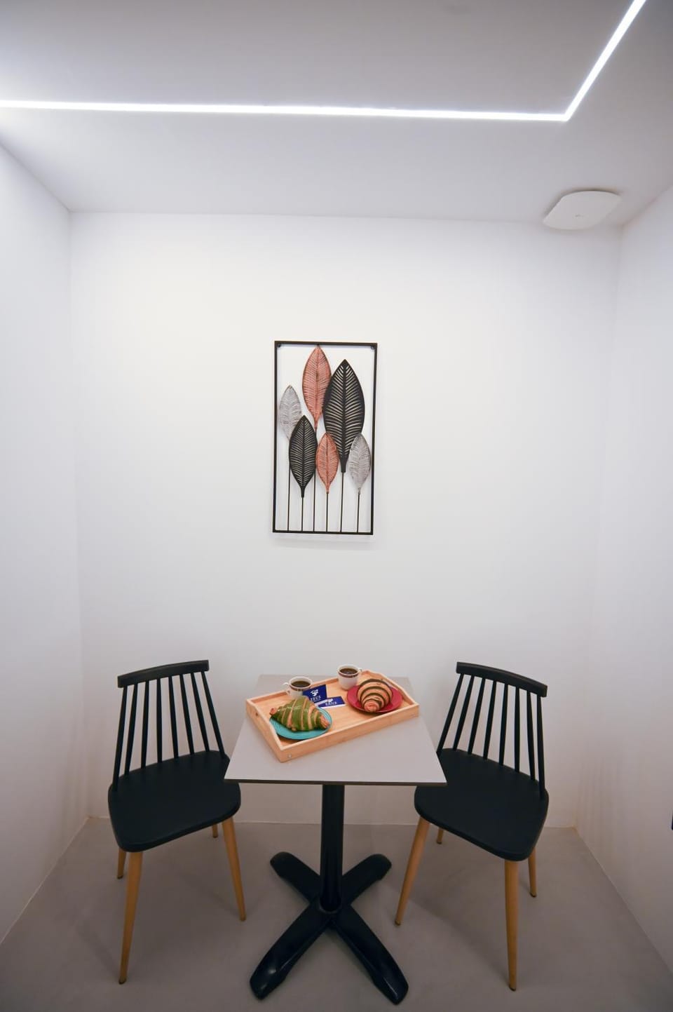 Food and drinks, Decorative detail, Seating area, Dining area, Food