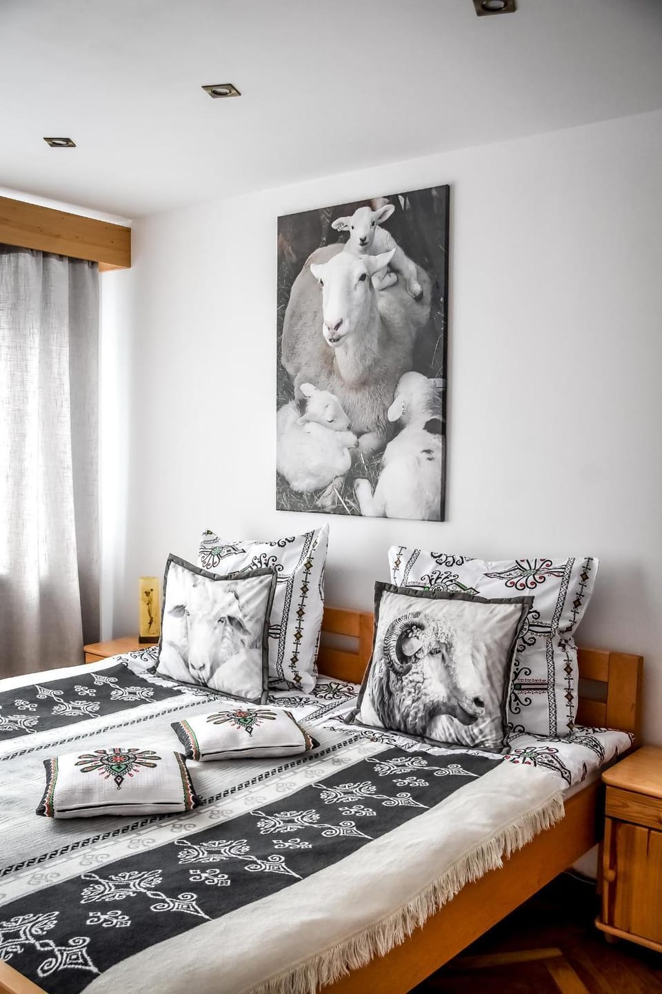 Bed, Photo of the whole room, Bedroom