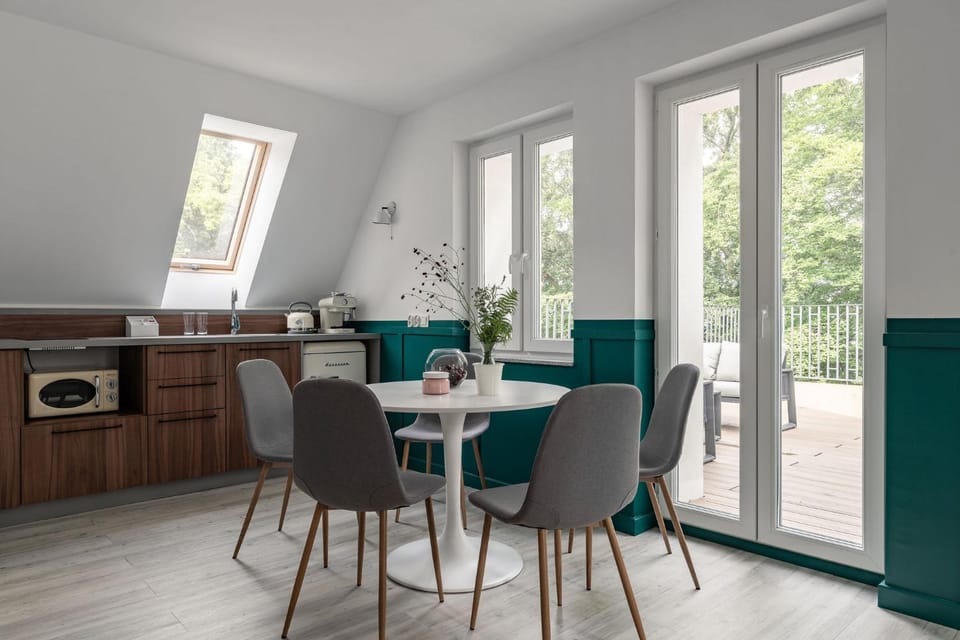 Coffee/tea facilities, Balcony/Terrace, Kitchen or kitchenette, Living room, Dining area, stove