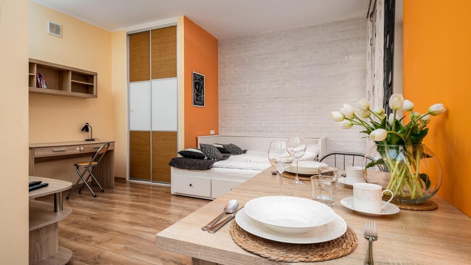 Photo of the whole room, Dining area
