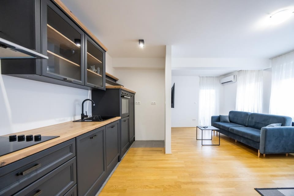 Kitchen or kitchenette, Seating area